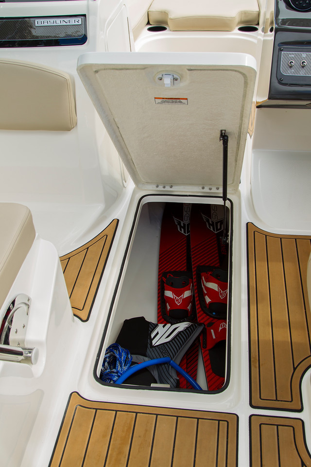 Bayliner VR6 med MerCruiser sterndrive - 13