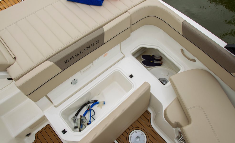 Bayliner VR6 med MerCruiser sterndrive - 0