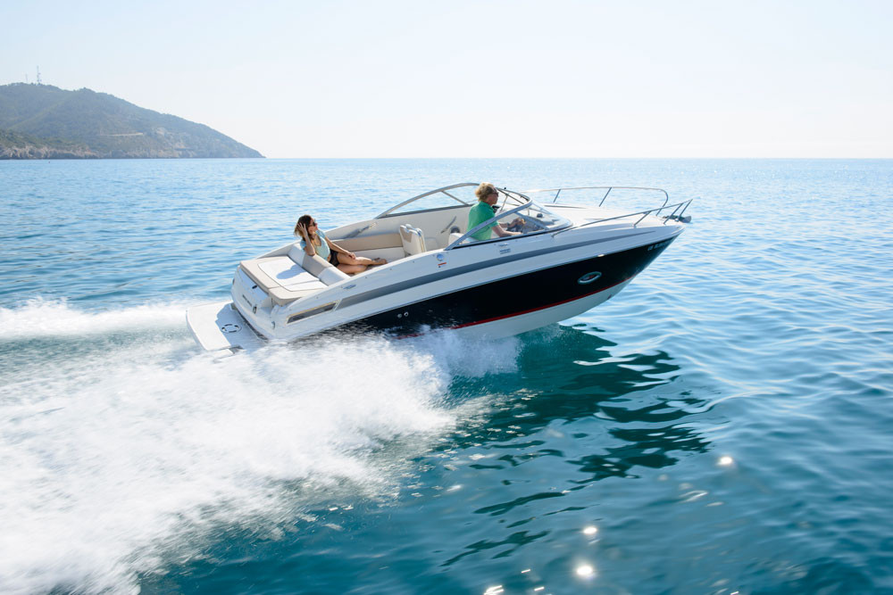 Bayliner 742R Cuddy med MerCruiser sterndrive - 1