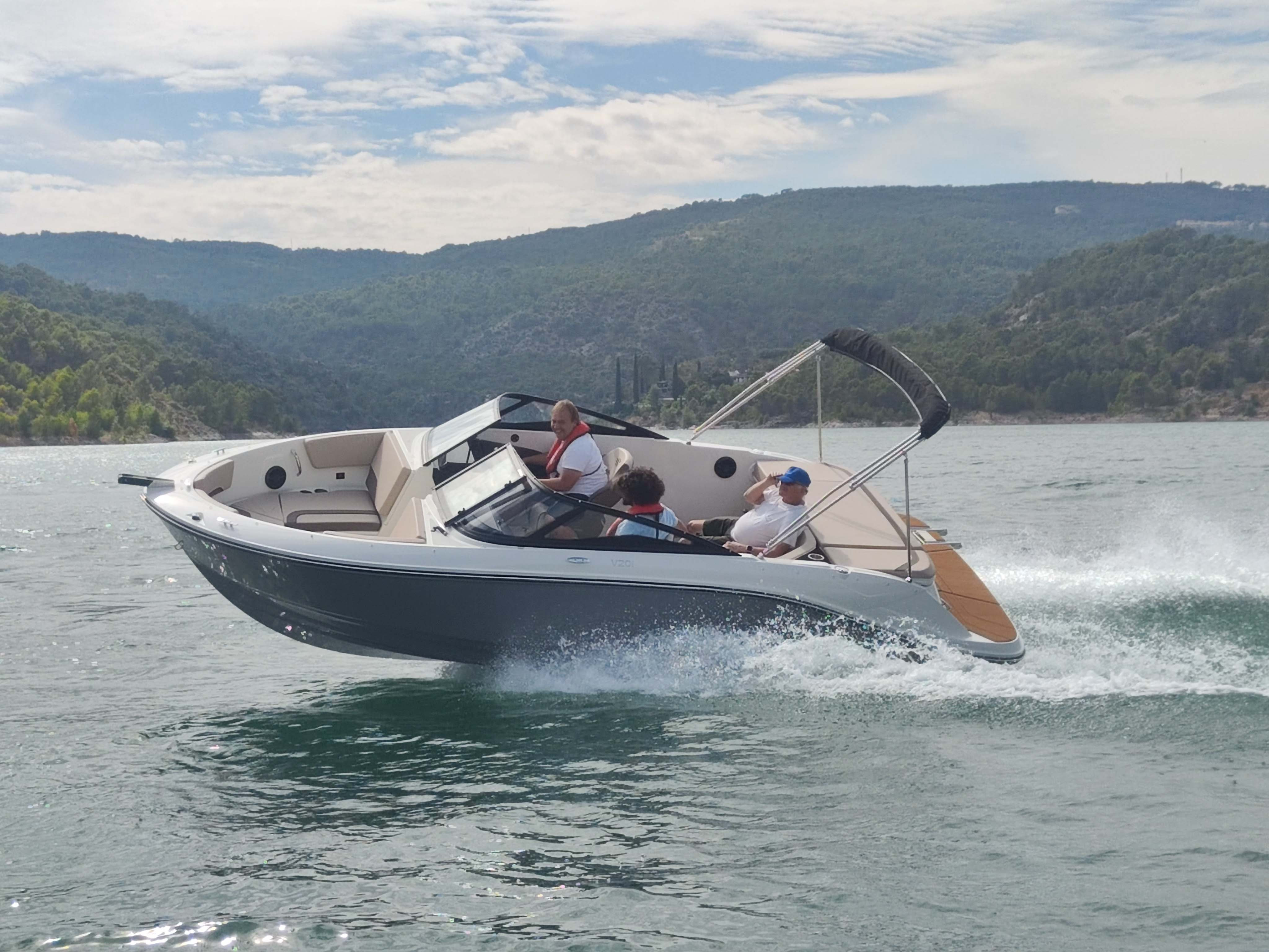 Bayliner V20i med MerCruiser sterndrive - 0