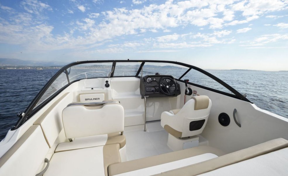 Bayliner VR5 Cuddy - 0