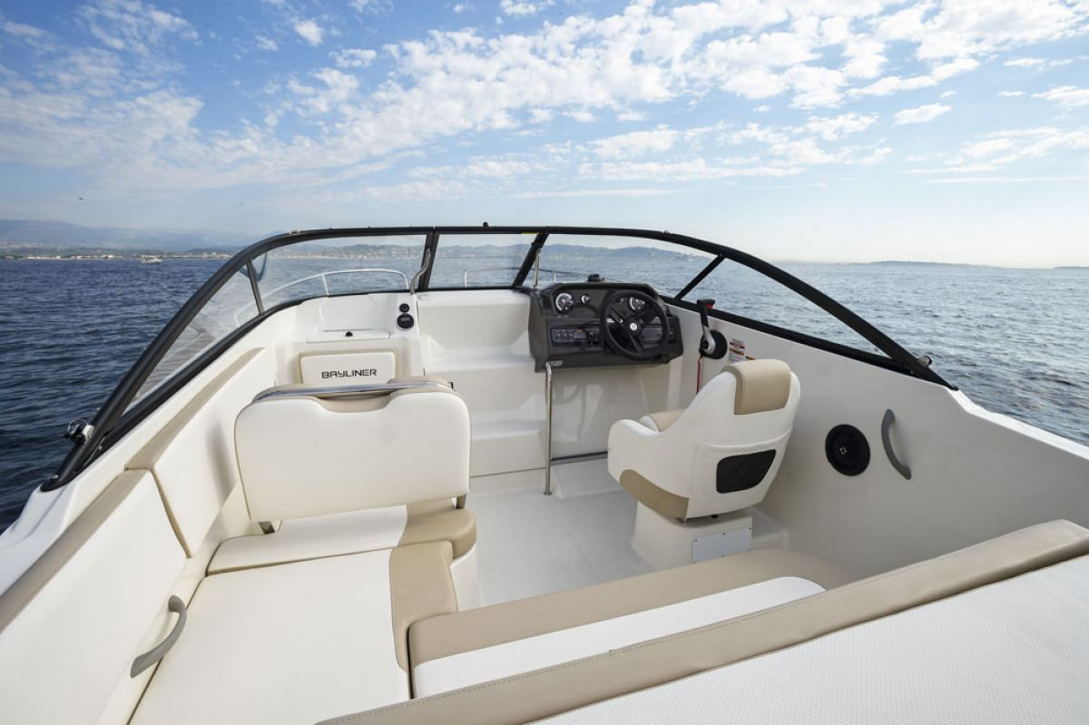 Bayliner VR5 Cuddy OB (2023) - 1