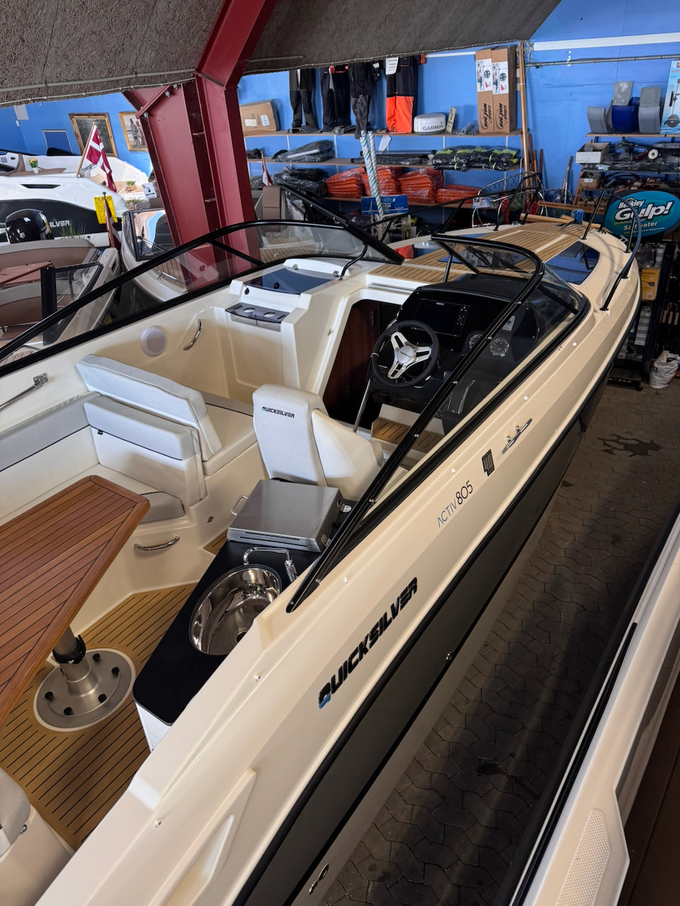 Quicksilver 805 Cruiser 40 Year Anniversary Edition  - 11