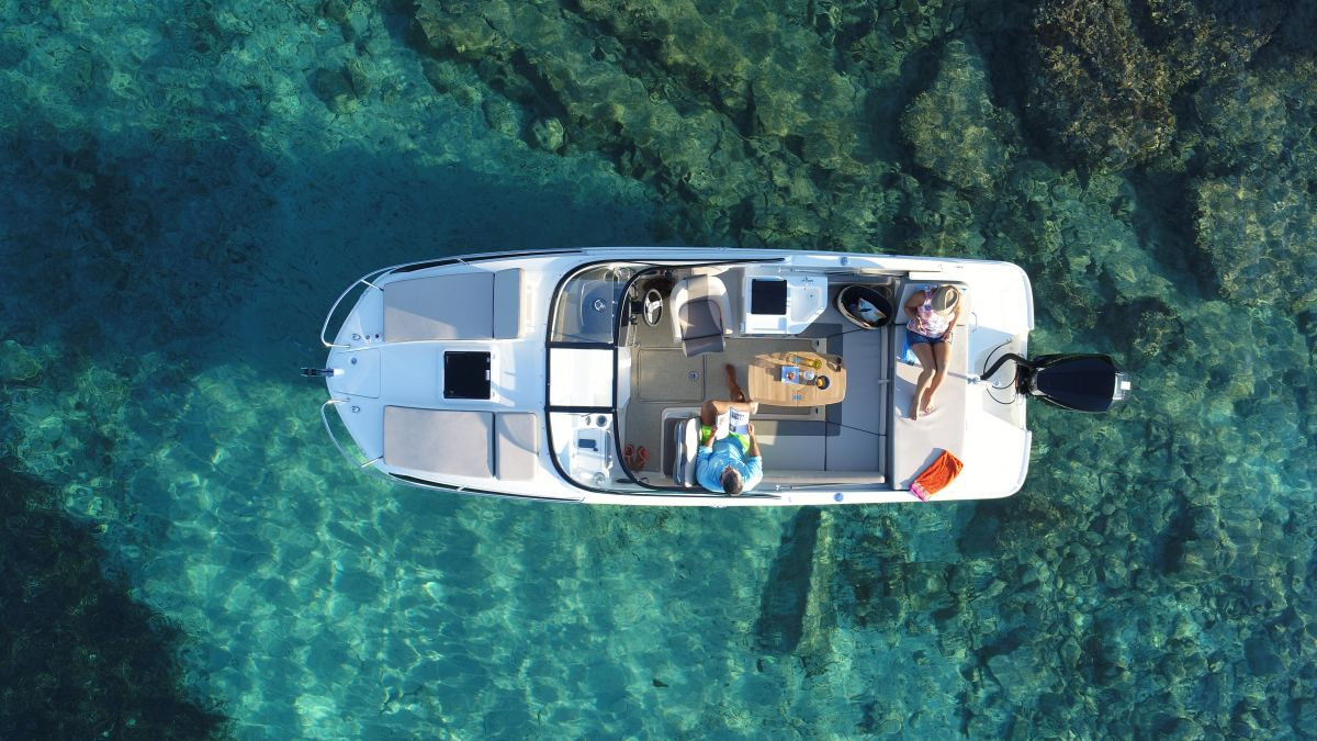 Bayliner VR6 Cuddy - 9