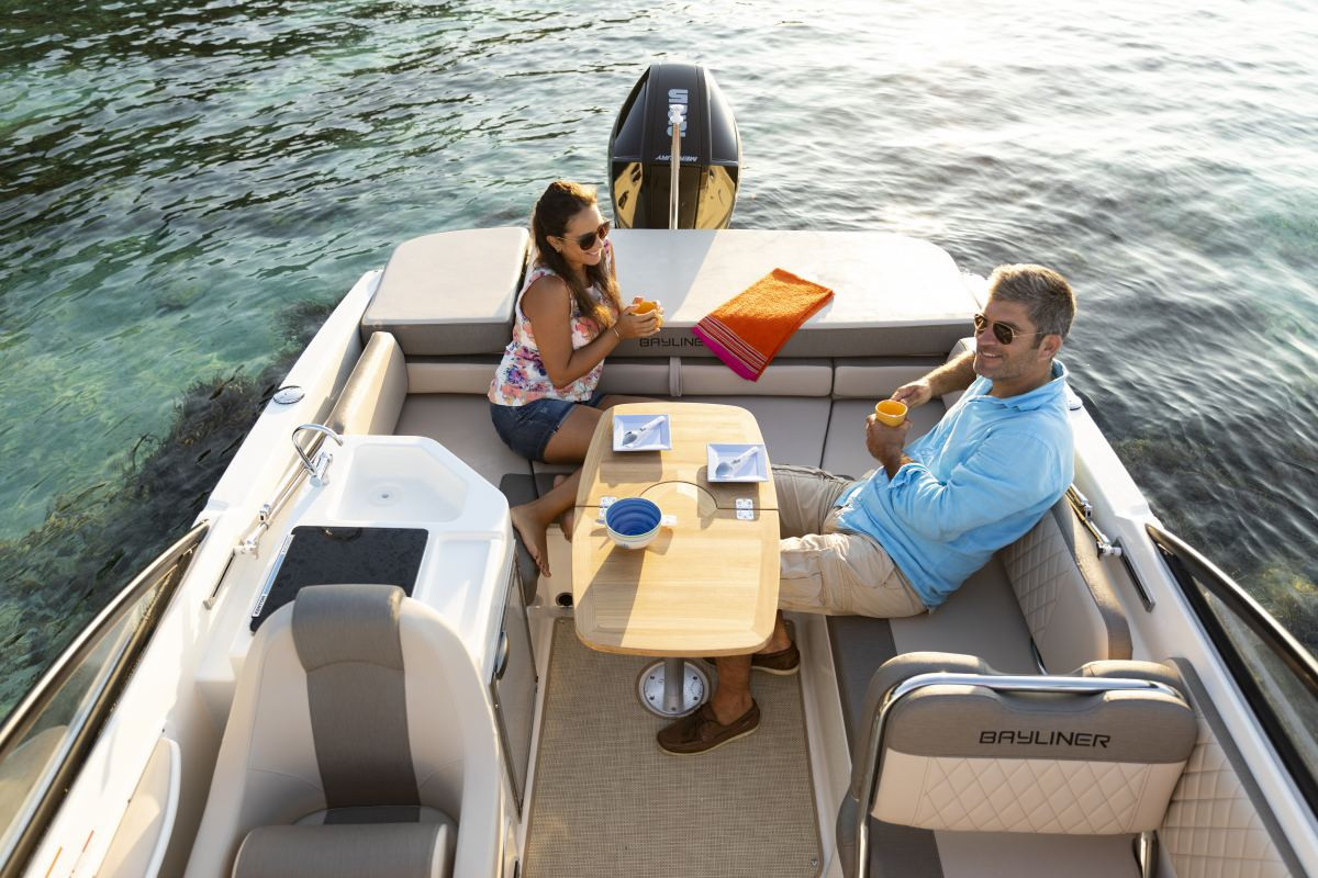 Bayliner VR6 Cuddy - 12