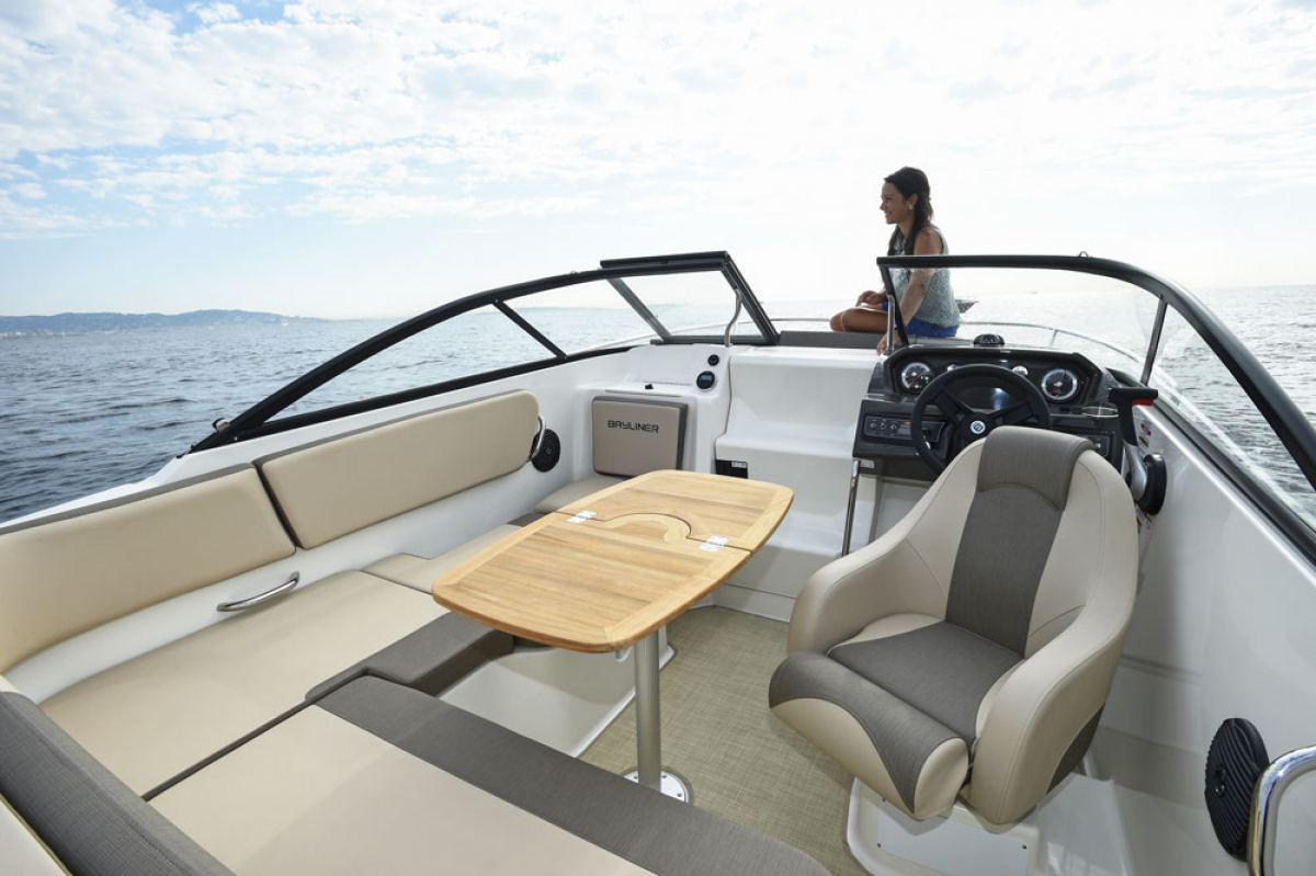 Bayliner VR5 Cuddy OB (2023) - 8