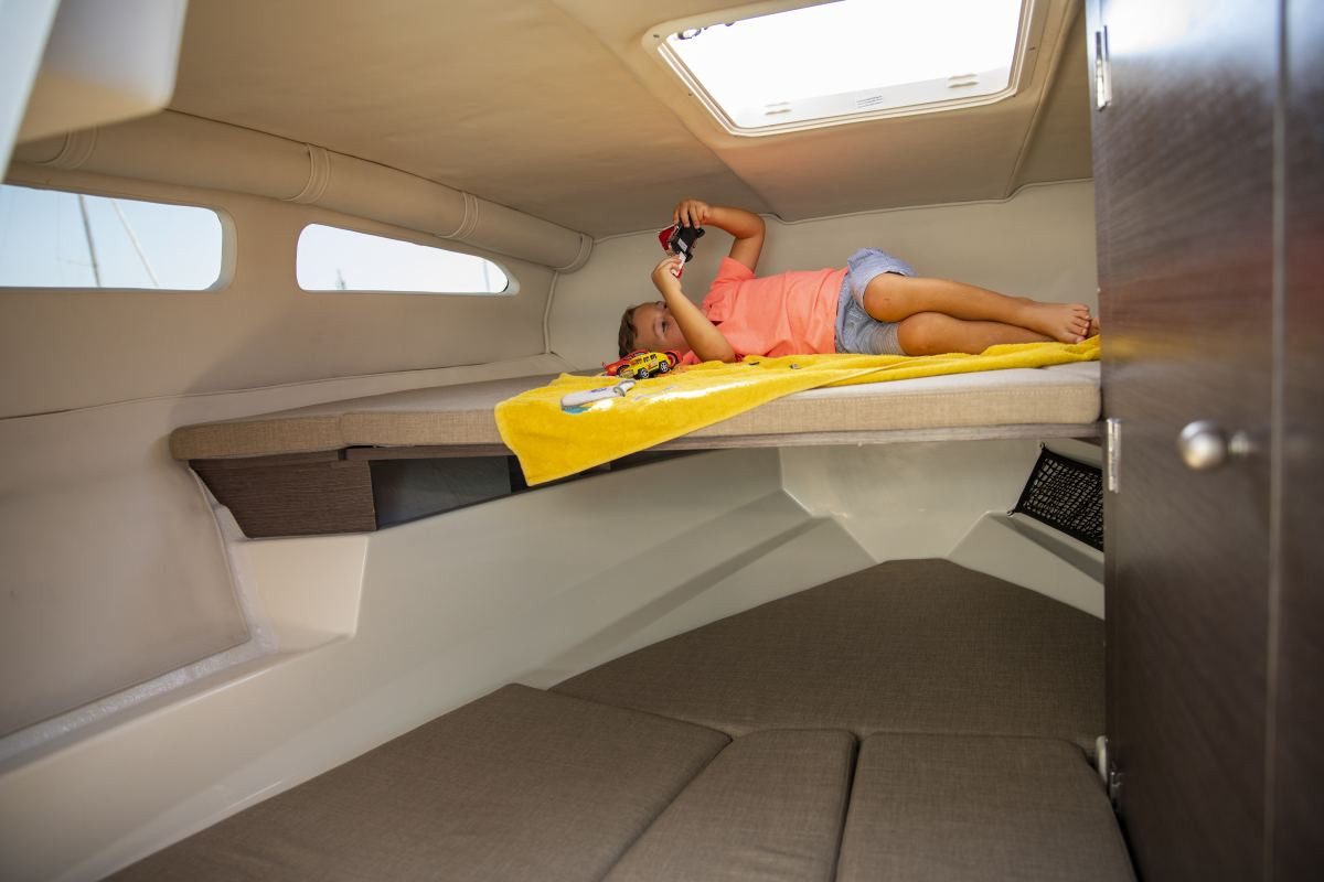 Bayliner VR6 Cuddy - 8