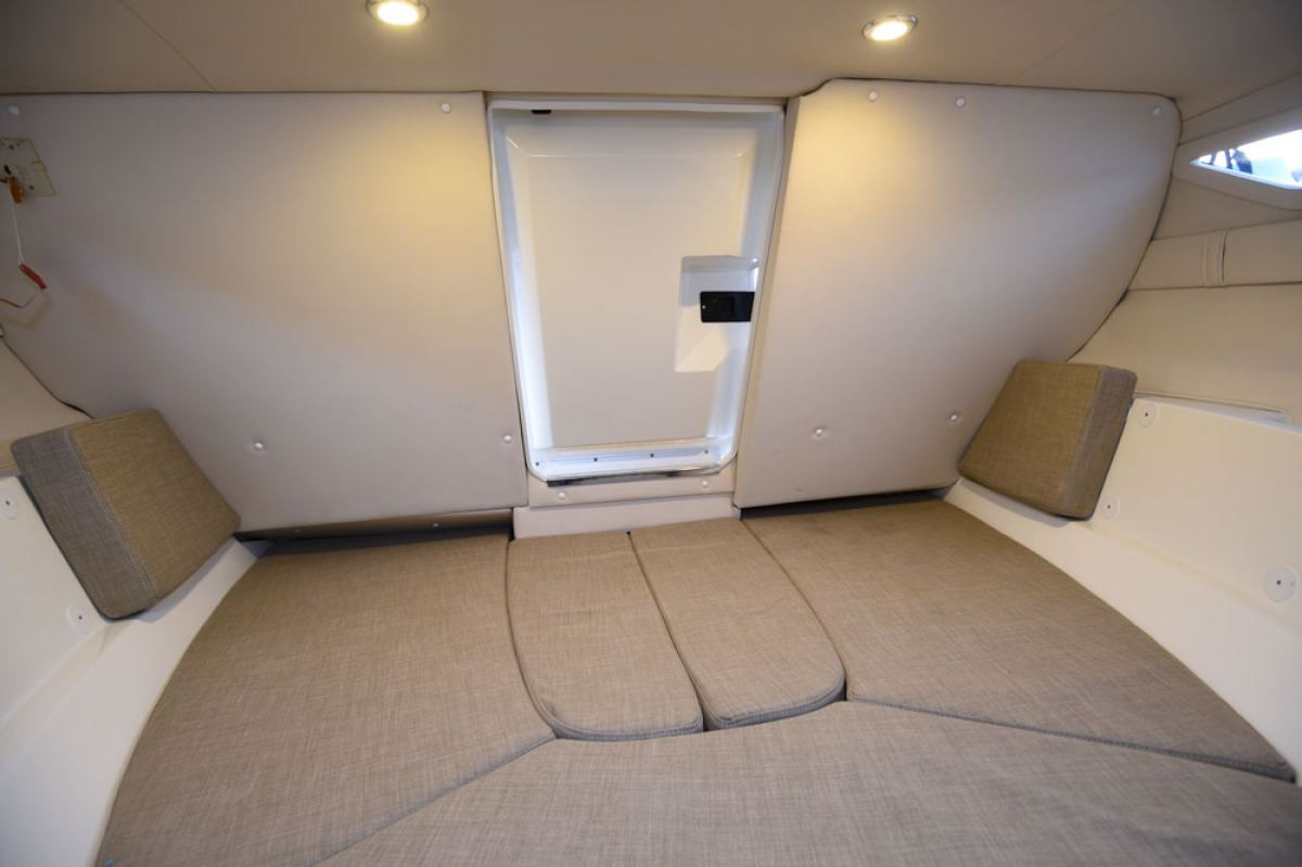 Bayliner VR5 Cuddy - 11