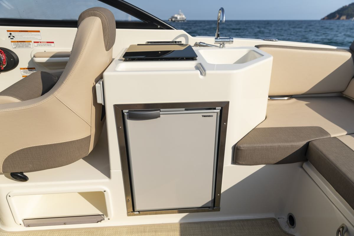Bayliner VR6 Cuddy - 6