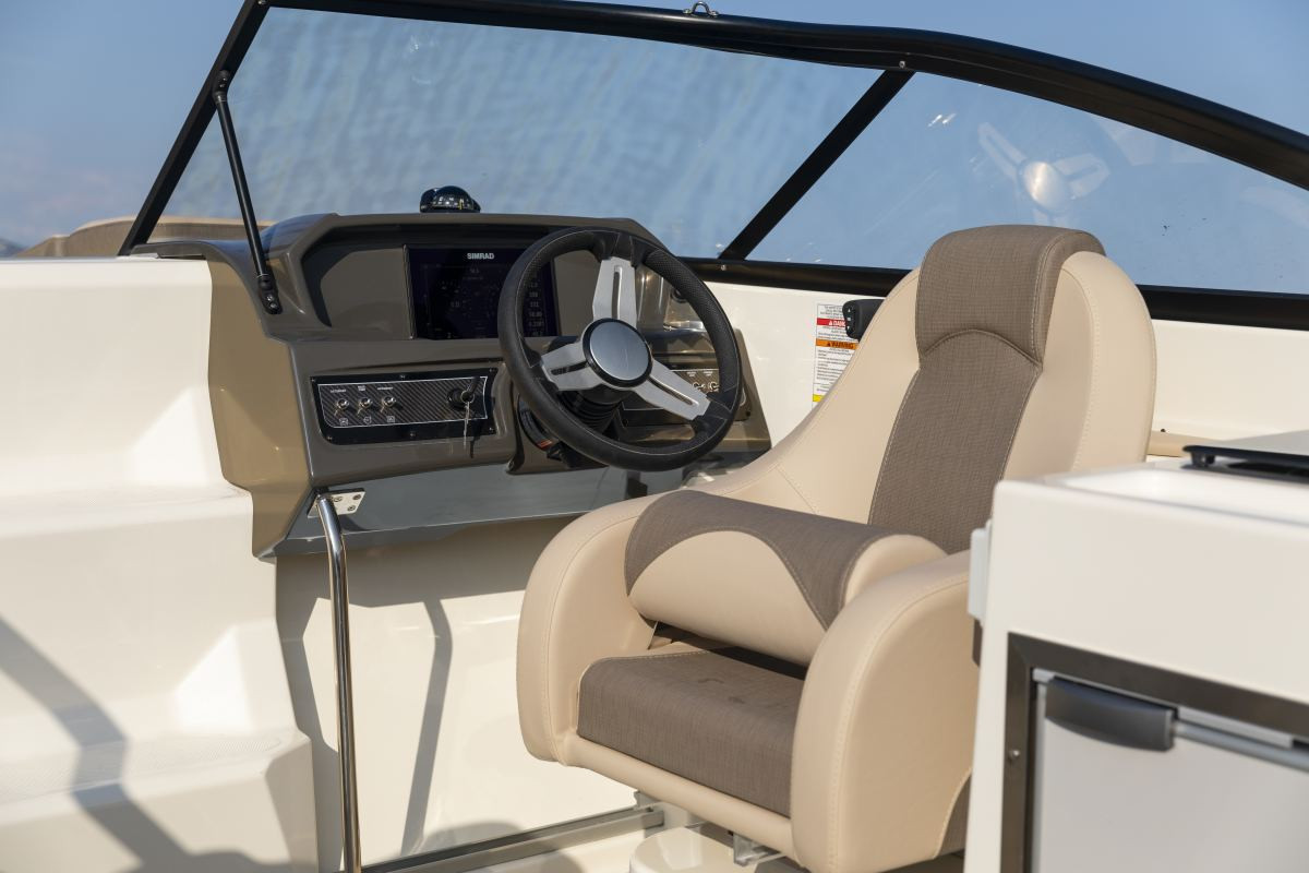 Bayliner VR6 Cuddy - 5